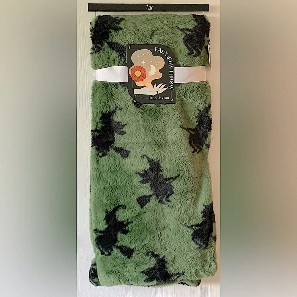 Artisan 34 Flying Wicked Witches Faux Fur Halloween Throw Blanket